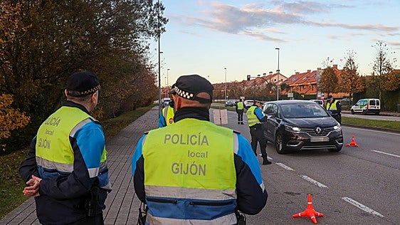 Detenidos in fraganti cuando robaban de madrugada en un hotel en Tremañes, en Gijón
