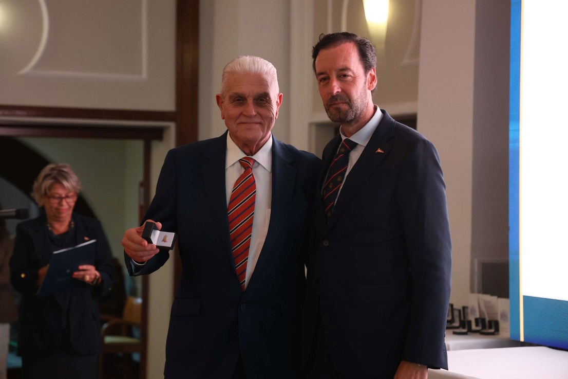 El Club de Regatas de Gijón homenajea a 10 socias de honor