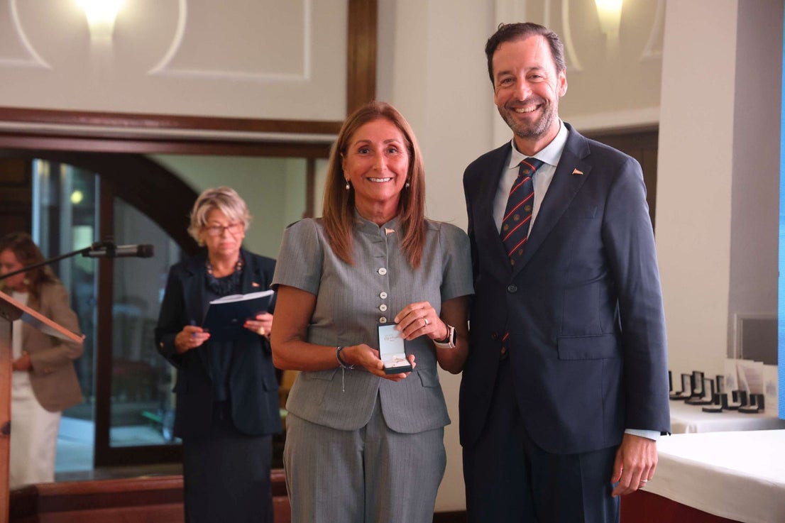 El Club de Regatas de Gijón homenajea a 10 socias de honor