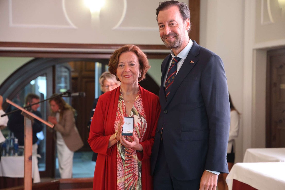 El Club de Regatas de Gijón homenajea a 10 socias de honor