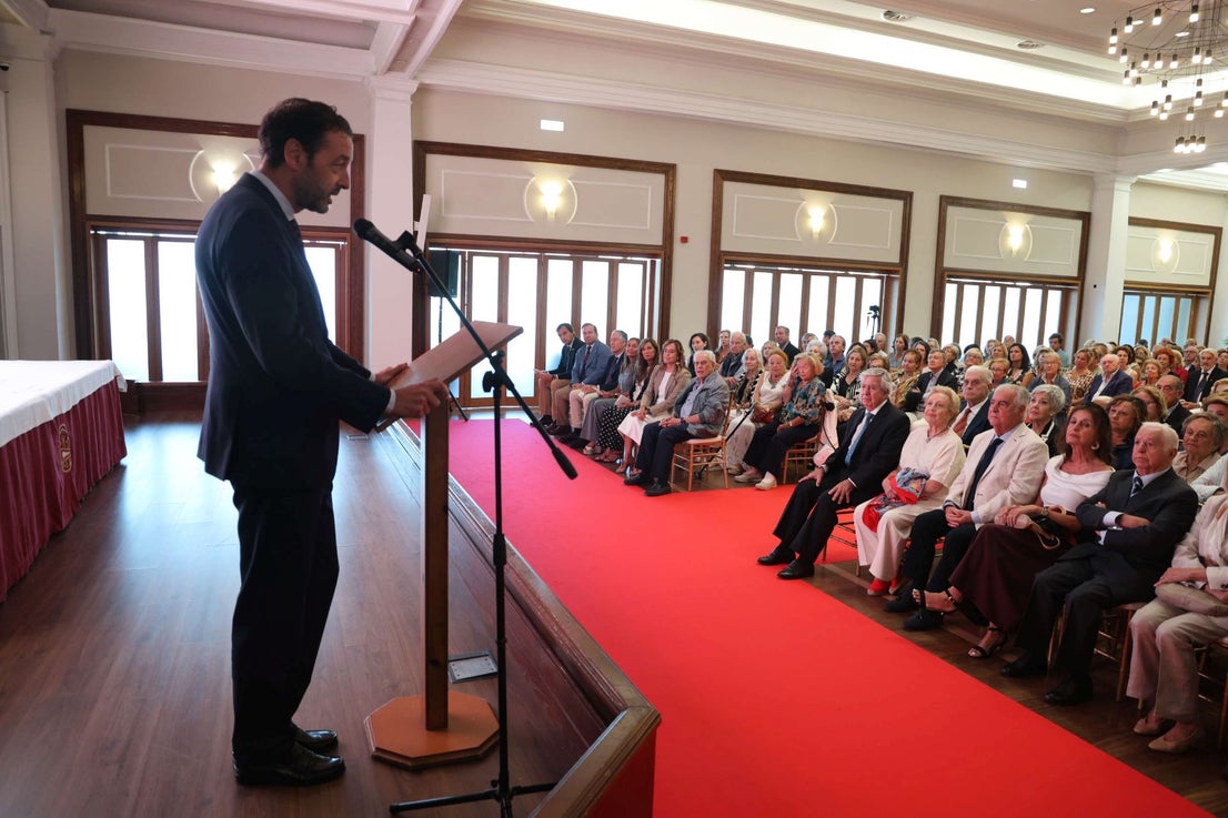 El Club de Regatas de Gijón homenajea a 10 socias de honor