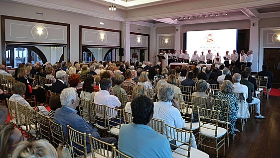 El Club de Regatas de Gijón homenajea a 10 socias de honor