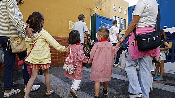 Inicio del curso escolar en Avilés: «Hay mucha ilusión, el primer día de colegio es casi como el de Reyes Magos»