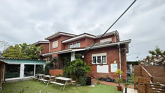 De escuela de surf en Salinas a chalet familiar: a la venta la antigua sede de Las Dunas