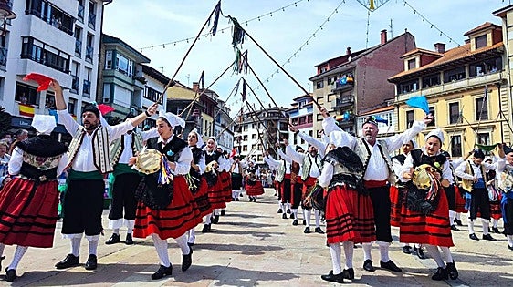 72 años bailando por la Portalina en Villaviciosa