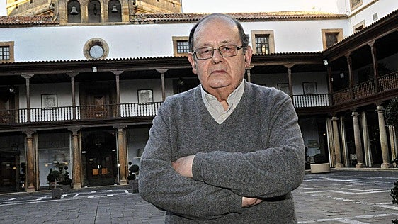Muere Vidal Peña, catedrático en Filosofía de la Universidad de Oviedo