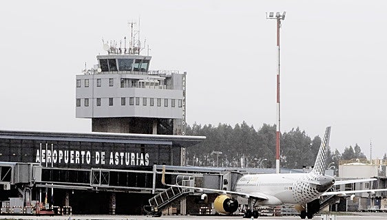 Nuevo agravio del Ministerio de Transportes con Asturias: Aena retrasa a 2028 la modernización de la torre de control del aeropuerto