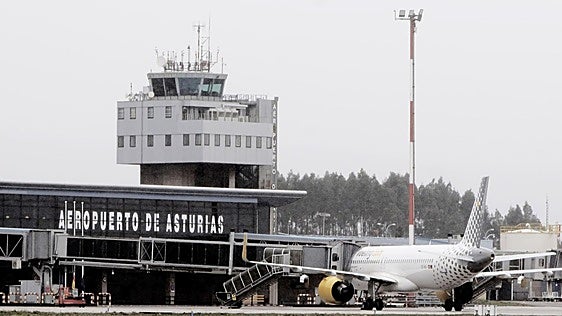 La oposición clama contra el retraso de la torre del Aeropuerto: «Es una nueva muestra del abandono de Asturias»