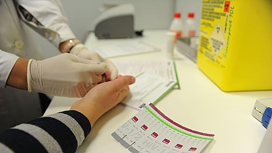 Pruebas con resultado en 20 minutos para detectar el VIH en dieciséis farmacias asturianas