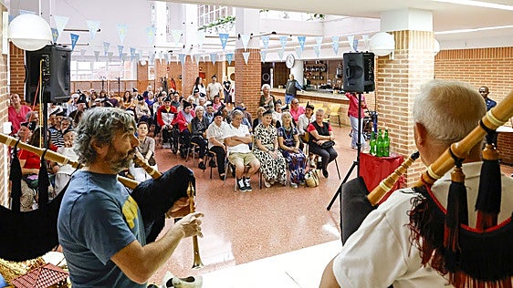 Orgullo asturiano en Avilés: «Los escanciadores somos la figura más fotografiada por los turistas»