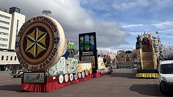 Paraguay protagoniza el Día de América en Oviedo con un desfile con 50 grupos y carrozas