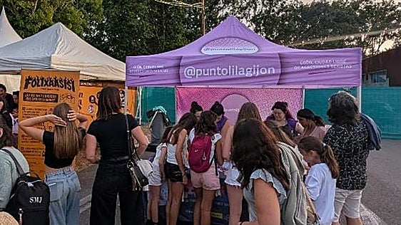 El Punto Lila clausura el verano gijonés con 3.000 intervenciones en 33 espacios