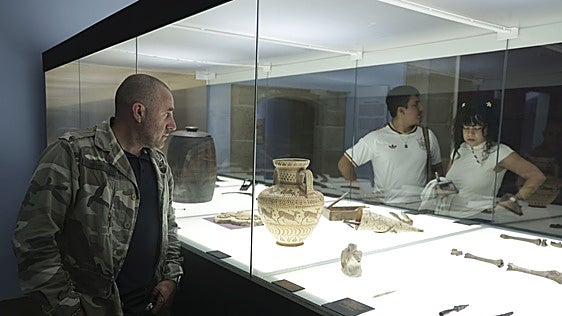Les cigarreres de la antigua fábrica de tabacos de Gijón protagonizarán una exposición en el Revillagigedo