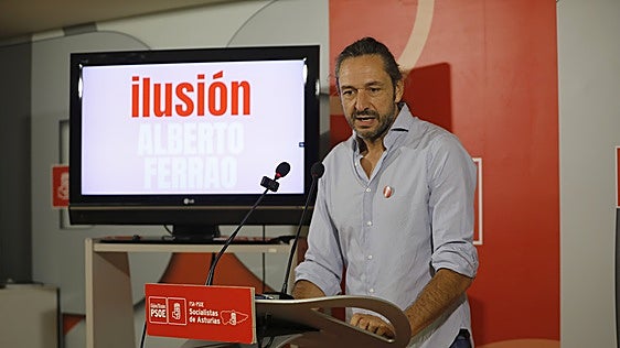 Ferrao se declara «orgulloso» de Pedro Sánchez y Adrián Barbón dentro de una candidatura «totalmente libre»