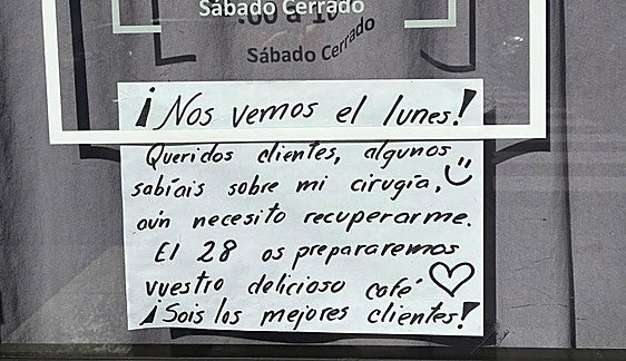 El cariñoso cartel con el que una cafetería de Gijón se despide temporalmente de sus clientes por una operación