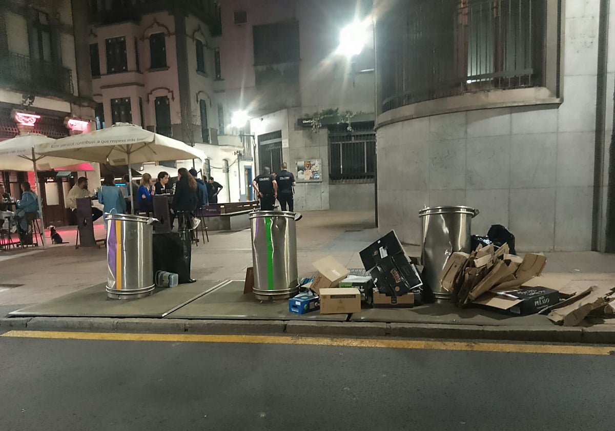 Susto en la Ruta de los Vinos de Gijón por un hombre que parecía «llevar un arma» y profería amenazas a voces