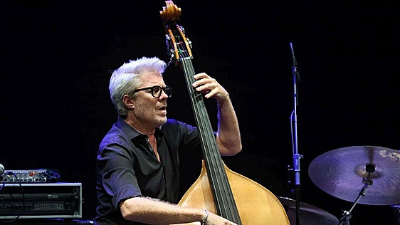 Kyle Eastwood, hijo de Clint Eastwood, en el teatro Palacio Valdés de Avilés.