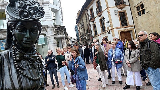 Asturias destierra los megáfonos y pone límite de 30 personas a los grupos turísticos