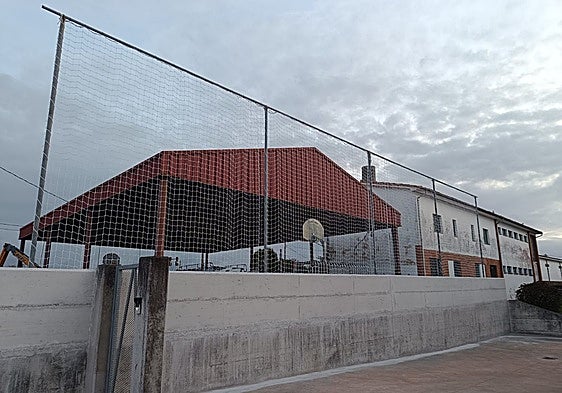 Muro construido en el colegio de Quintes.
