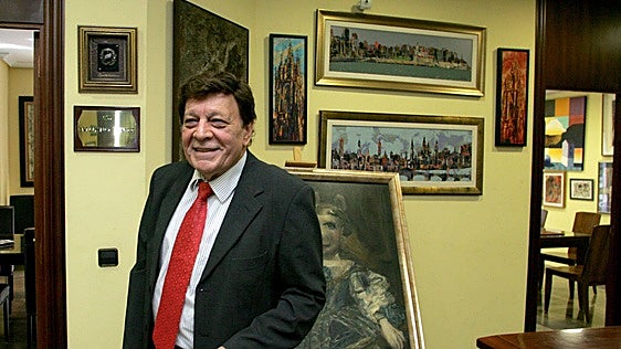 Muere el notario Ángel Torres Serrano, quien lideró durante décadas una oficina de referencia en la plaza del Seis de Agosto de Gijón