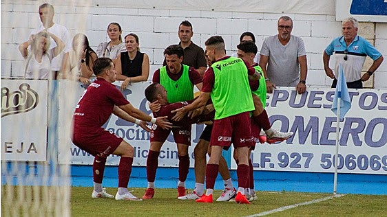El Real Avilés controla y sufre a partes iguales