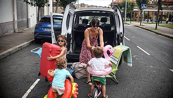 Lucía Feito, psicóloga: «Es un error pensar que unas buenas vacaciones son aquellas en las que no hay conflictos»