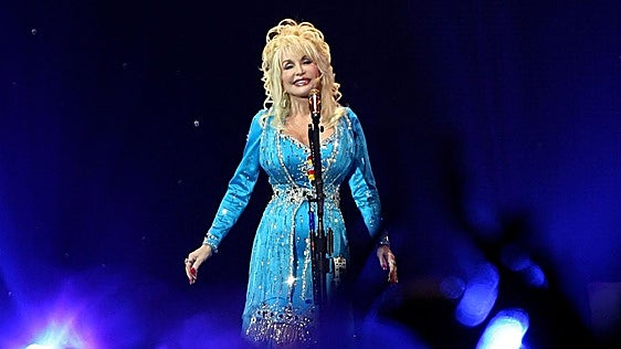 El Huerna, cada vez más en clave política; empiezan los saltos del Hípico y nos deja Dolly Parton