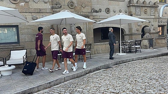 El Sporting llega al hotel de concentración en Vigo