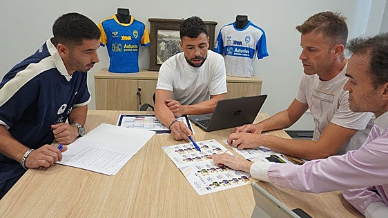 El exjugador del Sporting de Gijón Cote se estrena en los banquillos