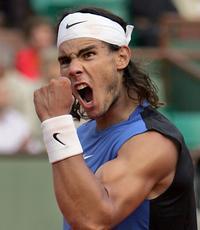 Nadal celebra sus 20 años con un sufrido pase a octavos de Roland Garros