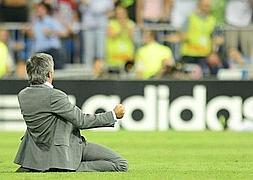 Mourinho (iz) celebra el último gol del partido./Javier Soriano (AFP)