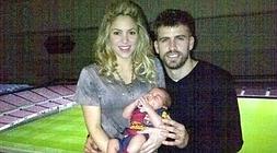 Piqué, Shakira y el pequeño Milan. /Twitter