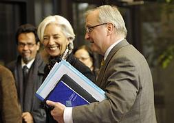 Christine Lagarde, junto a Olli Rehn. / Foto: Georges Gobet (Afp) | Vídeo: Atlas