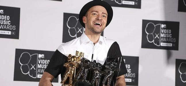 Justin Timberlake posa con sus galardones. / Foto: Carlo Allegri (Reuters) | Vídeo: Atlas