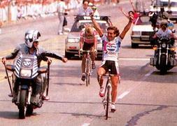 Roberto Gaggioli celebra una victoria de etapa. / Archivo