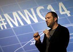 El cofundador de WhatsApp, Jan Koum, durante su intervención. / Alberto Estévez (Efe)