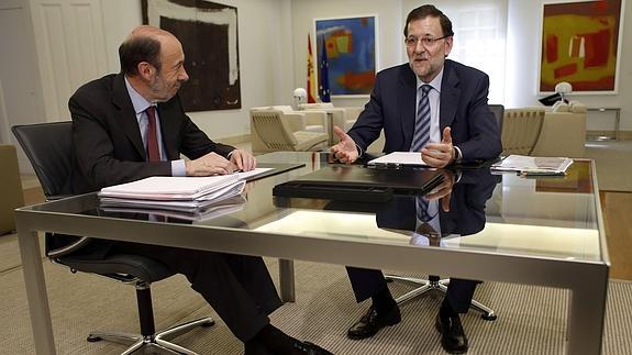 Alfredo Pérez  Rubalcaba y Mariano Rajoy, en Moncloa. 