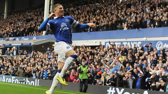 Barkley, en un partido con el Everton. 