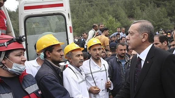 El primer ministro turco, Recep Tayyip Erdogan, visitó la mina. 