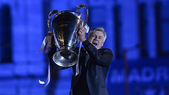 Ancelotti sostiene la Copa de Europa. 