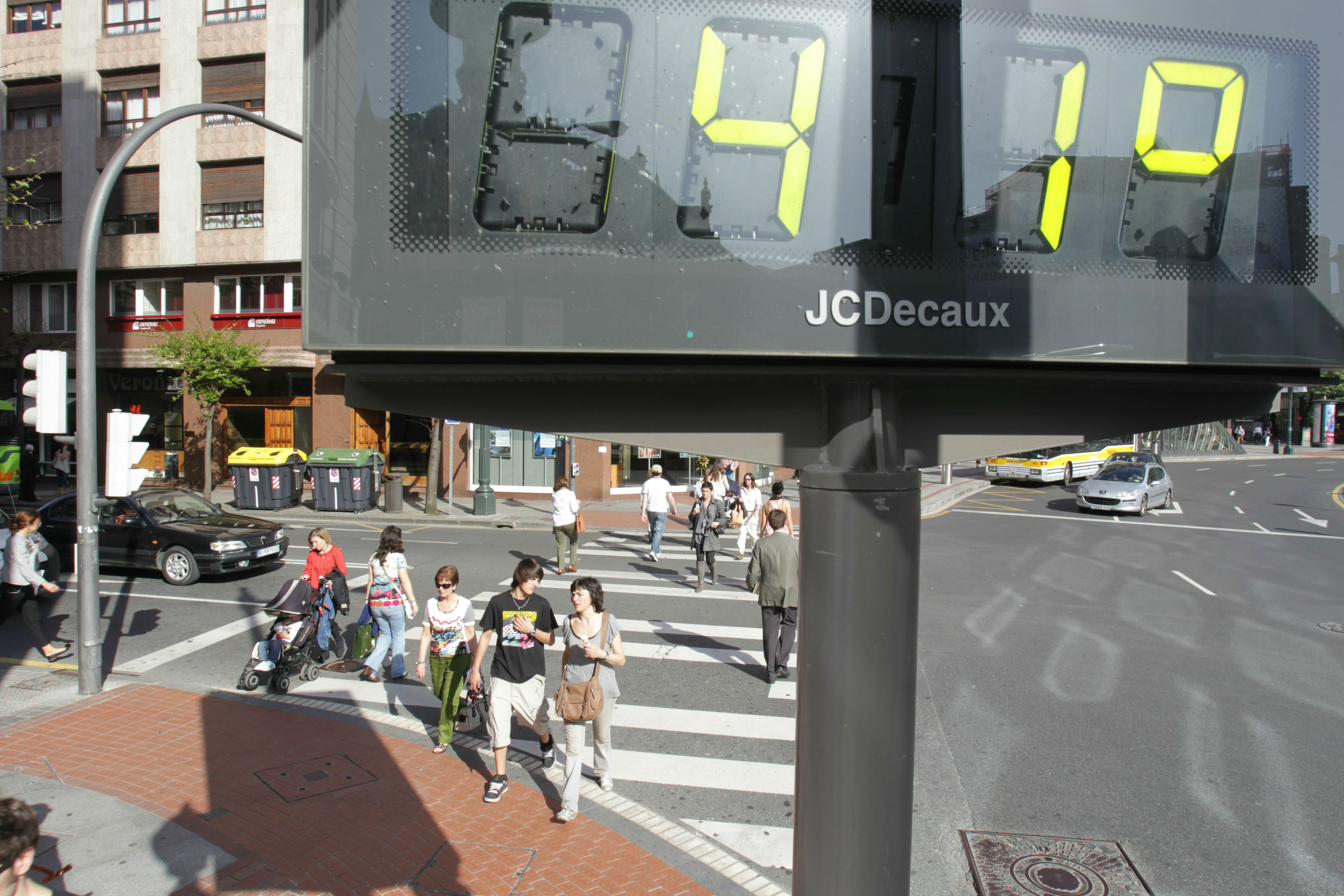 Termómetro muestra la altas temperaturas en Bilbao.
