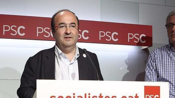 Miquel Iceta pronuncia unas palabras en la sede del PSC
