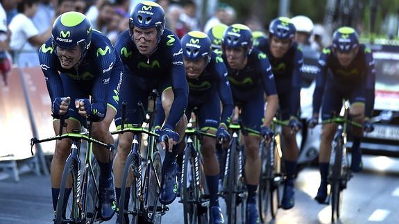 El equipo Movistar en las calles de Jerez. 