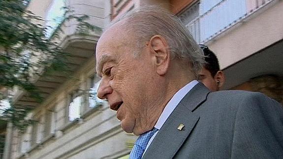 El expresidente de la Generalitat, a la salida de su domicilio. 