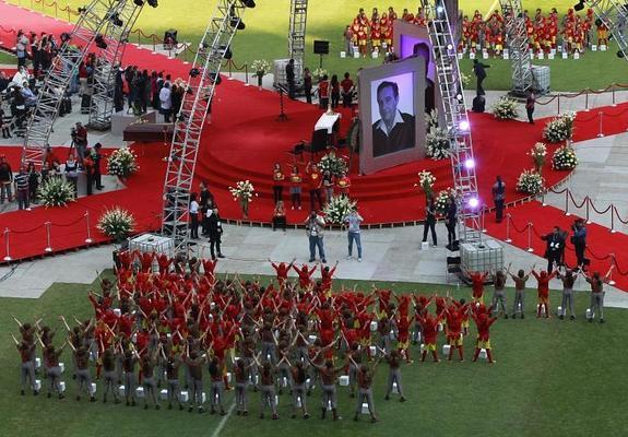 Homenaje a 'Chespirito' en el Estadio Azteca de Ciudad de México. 