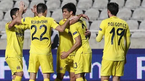 Los jugadores del Villarreal celebran un gol. 