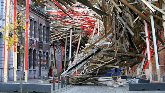 La llamativa instalación del belga Arne Quinze titulada 'El Pasajero. 