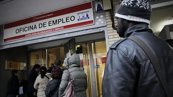 España vuelve a crear empleo tras seis años destruyéndolo