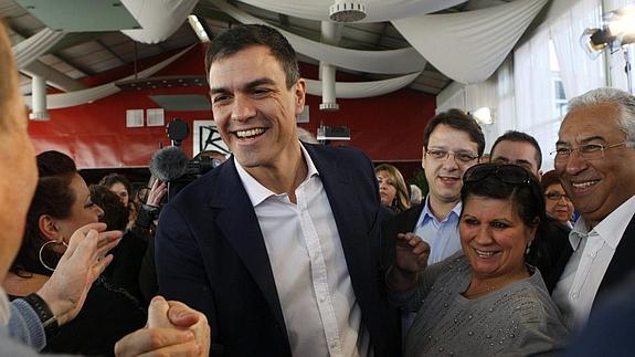 El secretario general del PSOE, Pedro Sánchez, a su llegada al acto de Badajoz. 