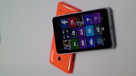 Los terminales de Microsoft siguen apostando por el diseño de Nokia. 